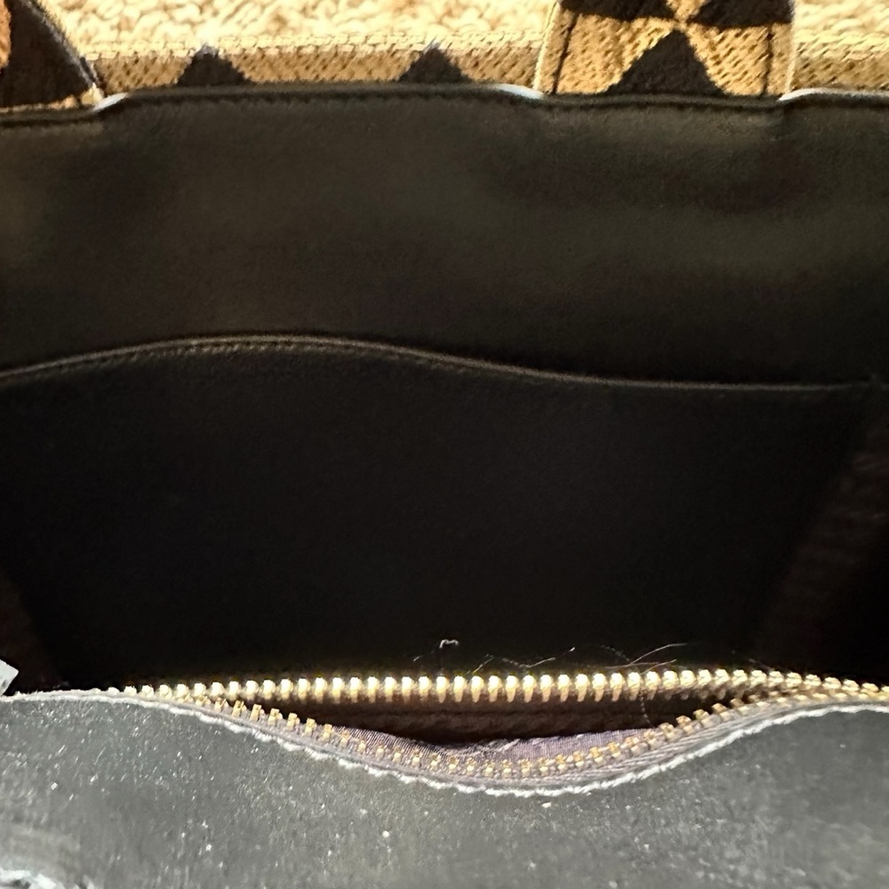Non Authentic P R A D A Handbag - Picture 13 of 13